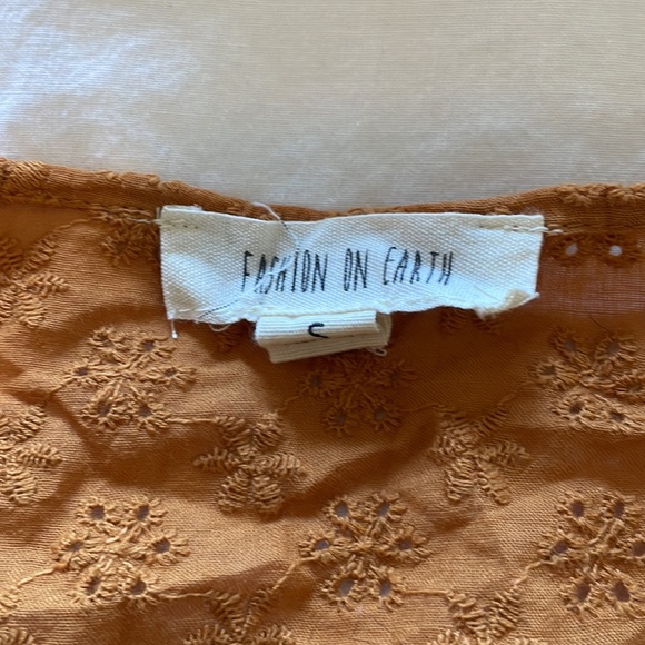 FASHION ON EARTH TOP - Picture 2 of 3